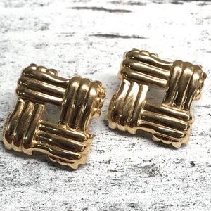 🌻4/$20 Vintage Gold Coloured Metal Basketweave Pattern Earrings Pushbacks